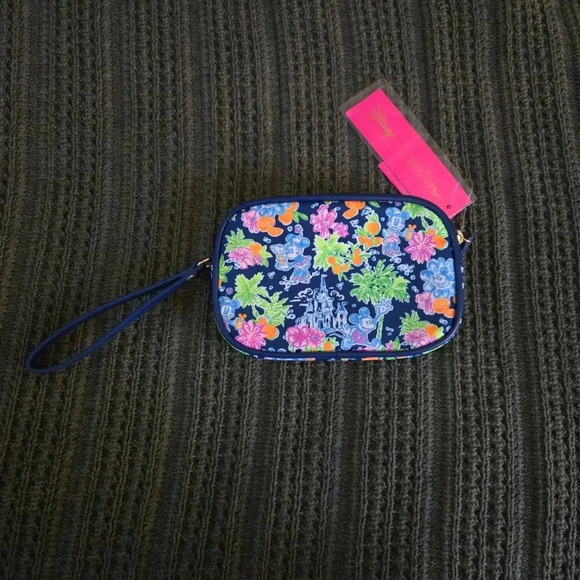 Disney Parks X Lilly Pulitzer Gillie Wristlet in Aegean Navy NWT - Picture 2 of 6